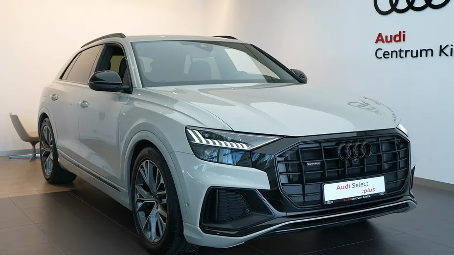 AUDI Q8 -