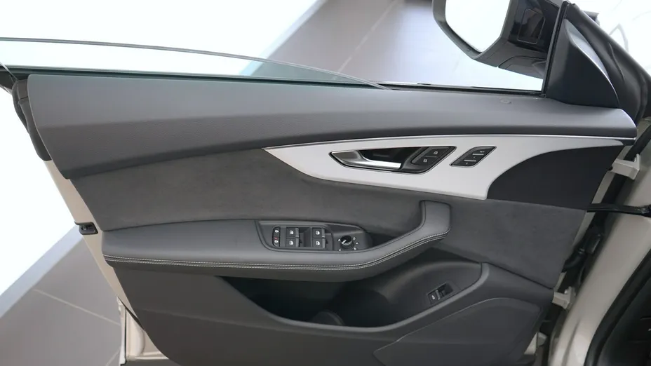 AUDI Q8 -
