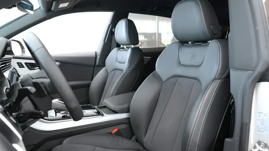AUDI Q8 -