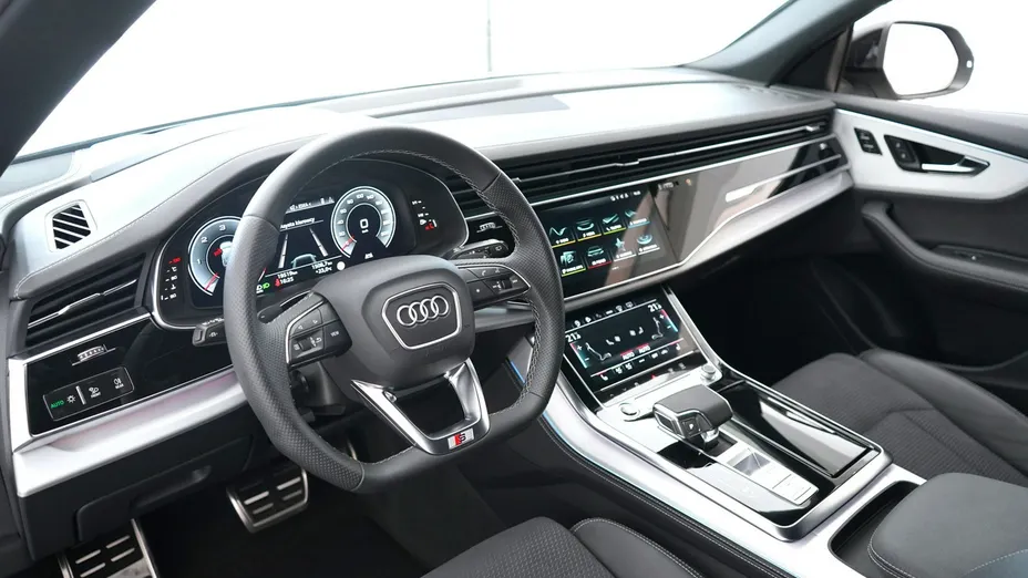AUDI Q8 -