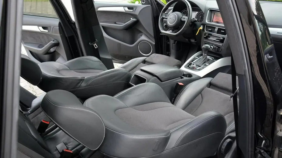 AUDI Q5 -