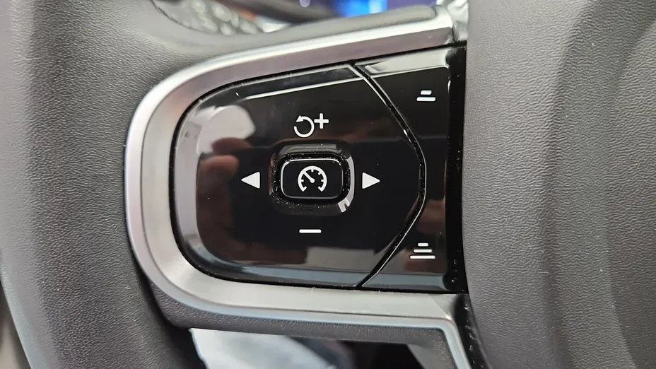 VOLVO XC60 -