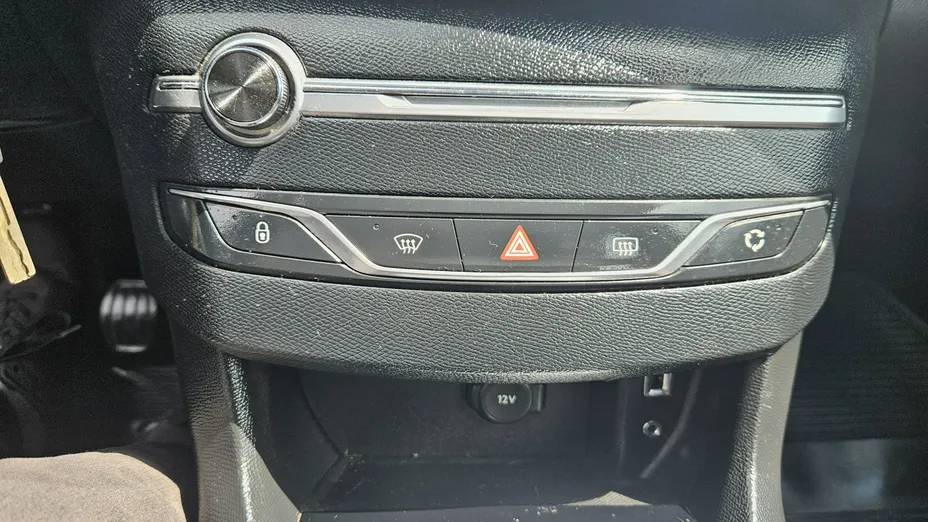 PEUGEOT 308 -