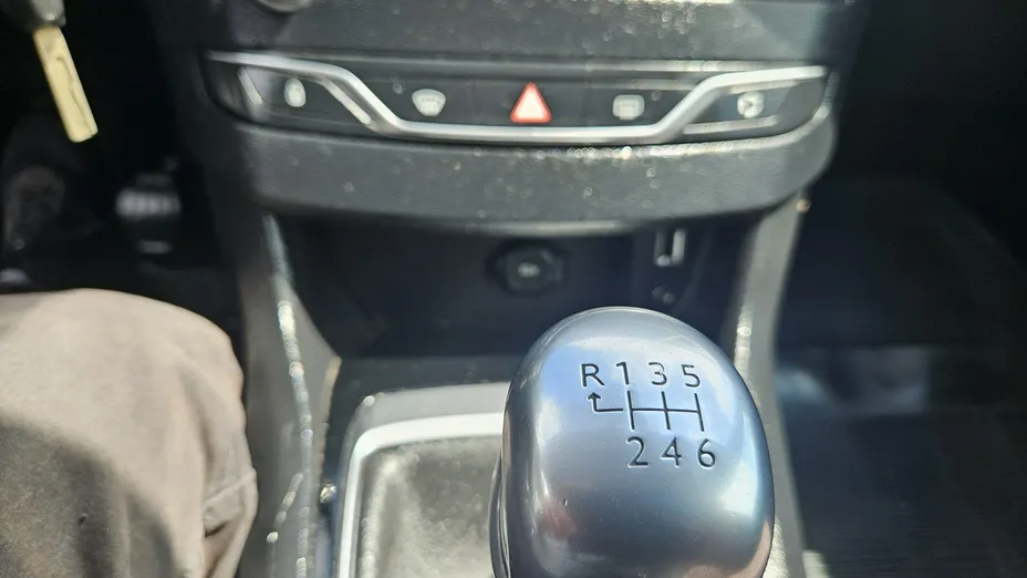 PEUGEOT 308 -