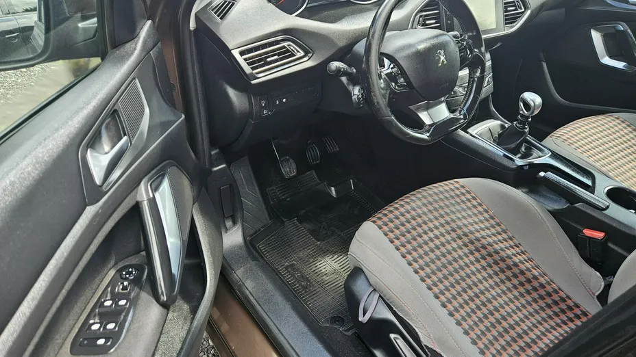 PEUGEOT 308 -