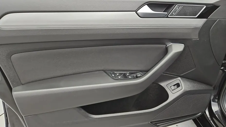 VOLKSWAGEN Passat -