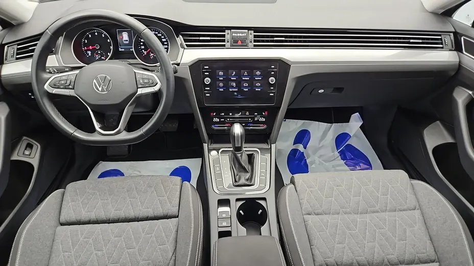 VOLKSWAGEN Passat -