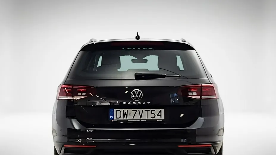 VOLKSWAGEN Passat -