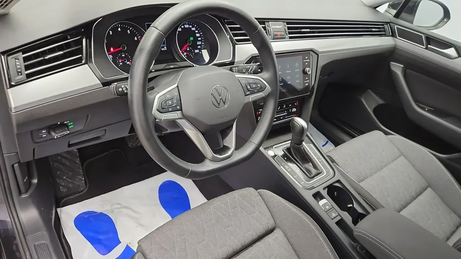 VOLKSWAGEN Passat -