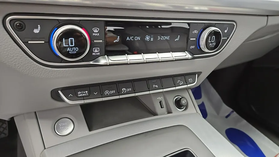 AUDI Q5 -