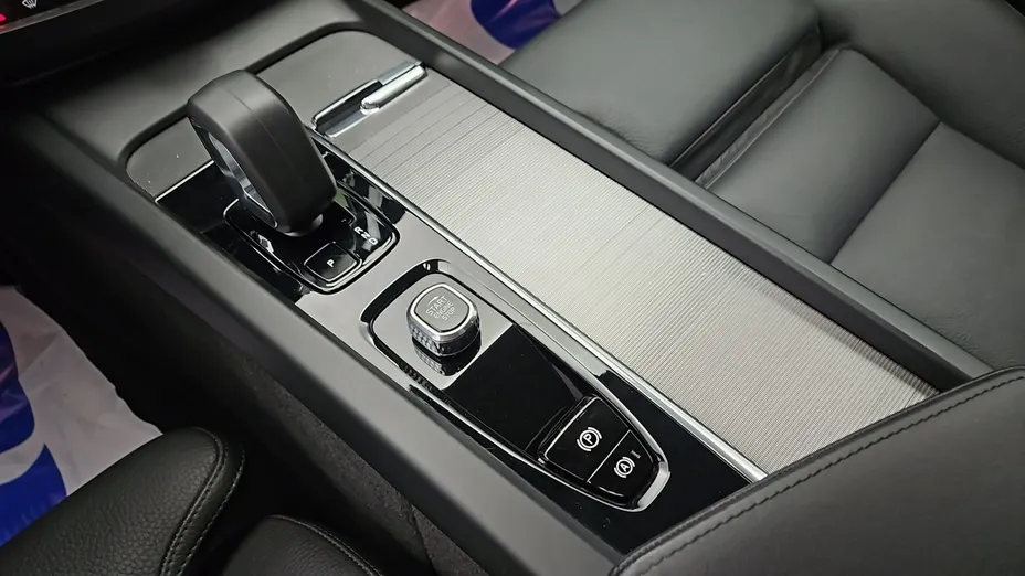 VOLVO XC60 -