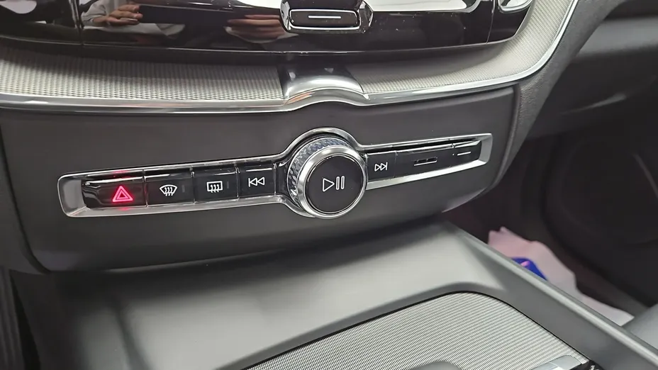VOLVO XC60 -