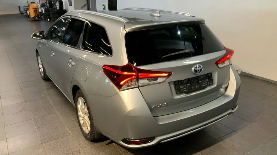 TOYOTA Auris -