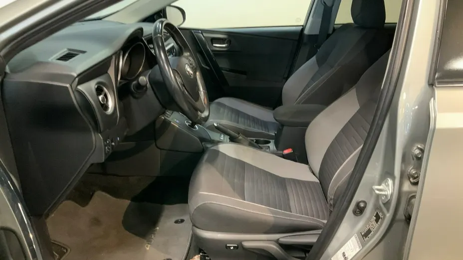 TOYOTA Auris -
