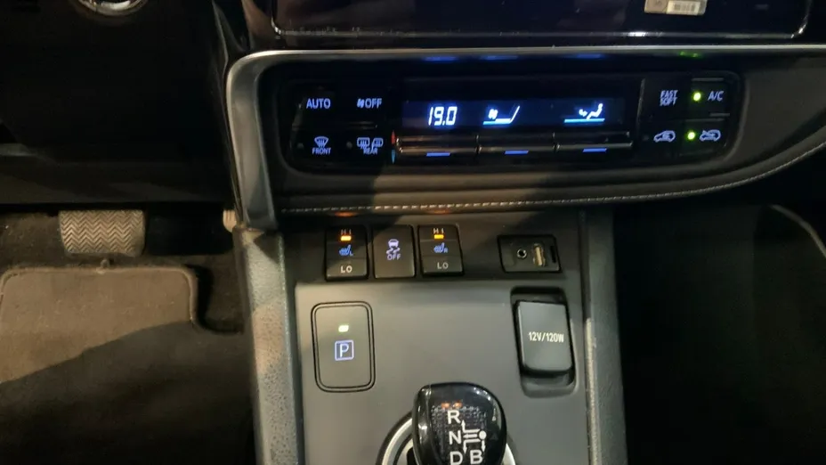 TOYOTA Auris -