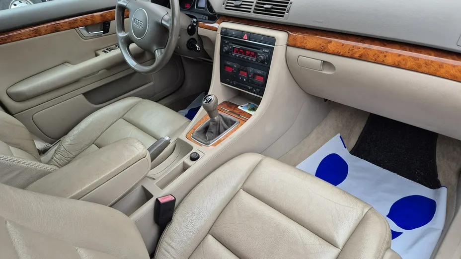 AUDI A4 -