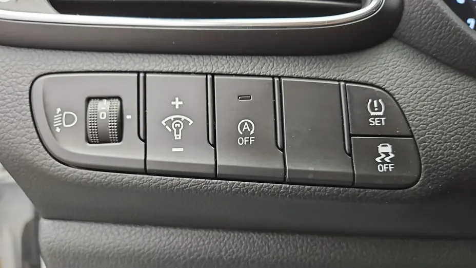 HYUNDAI i30 -