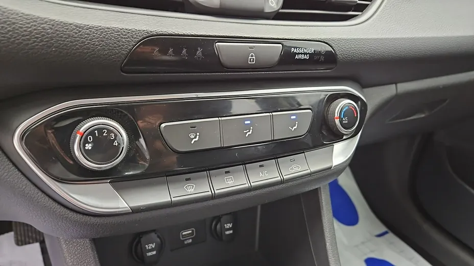 HYUNDAI i30 -