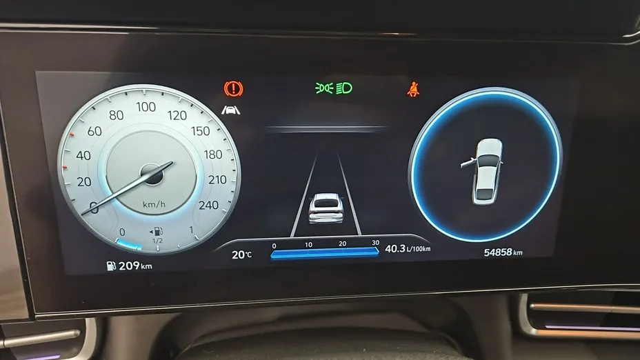 HYUNDAI Elantra -
