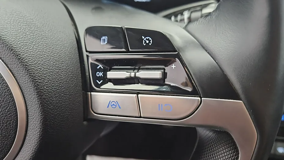 HYUNDAI Elantra -