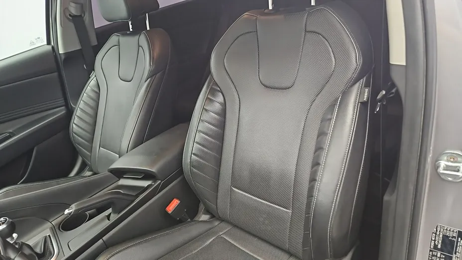 HYUNDAI Elantra -