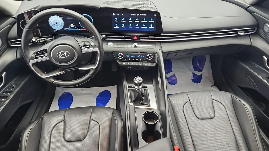 HYUNDAI Elantra -