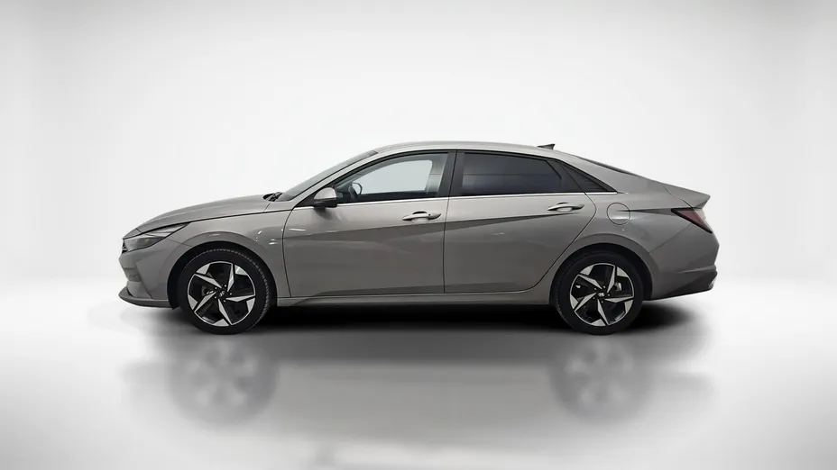 HYUNDAI Elantra -