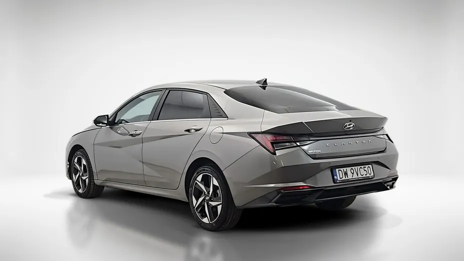 HYUNDAI Elantra -