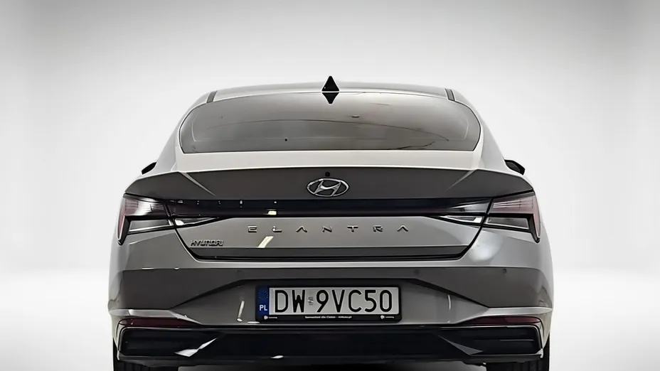 HYUNDAI Elantra -
