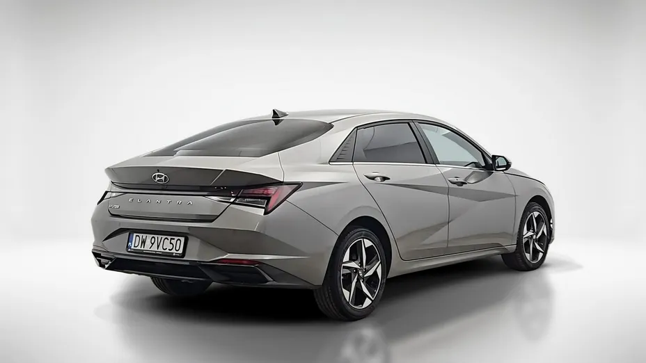 HYUNDAI Elantra -