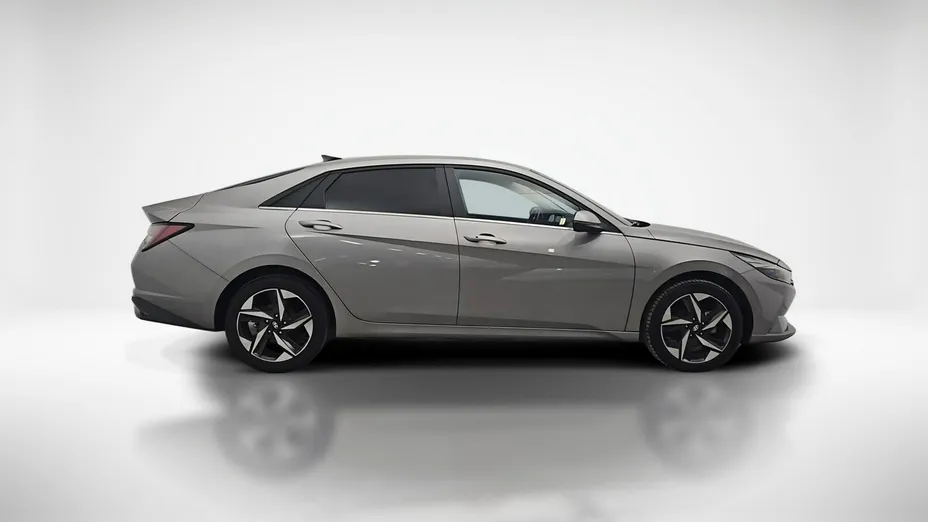 HYUNDAI Elantra -
