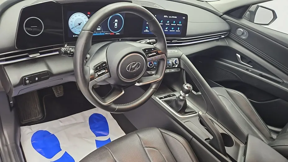 HYUNDAI Elantra -