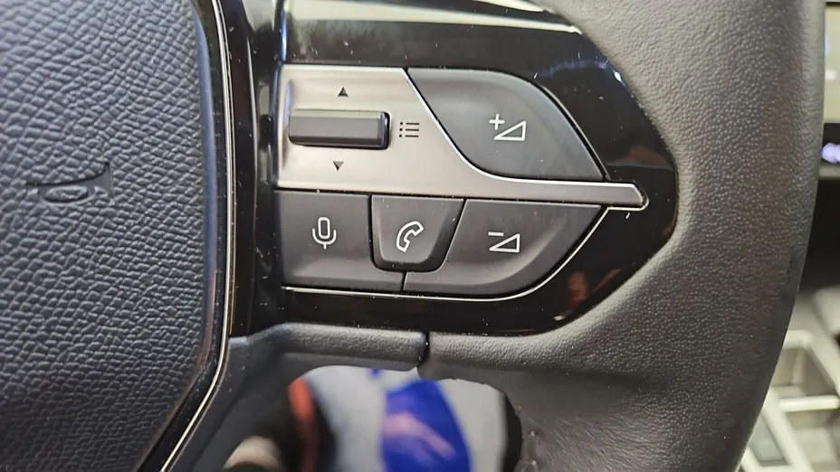 PEUGEOT 308 -