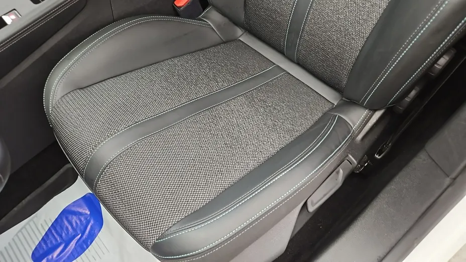 PEUGEOT 308 -