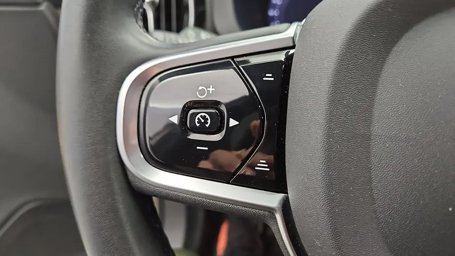 VOLVO XC60 -