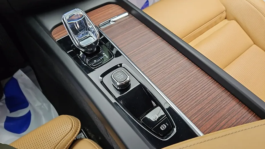 VOLVO XC60 -
