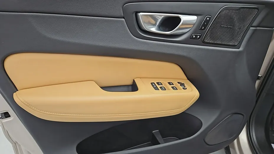 VOLVO XC60 -