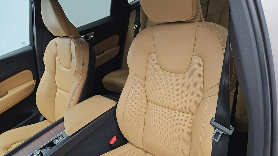 VOLVO XC60 -