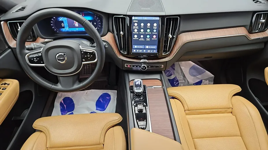 VOLVO XC60 -