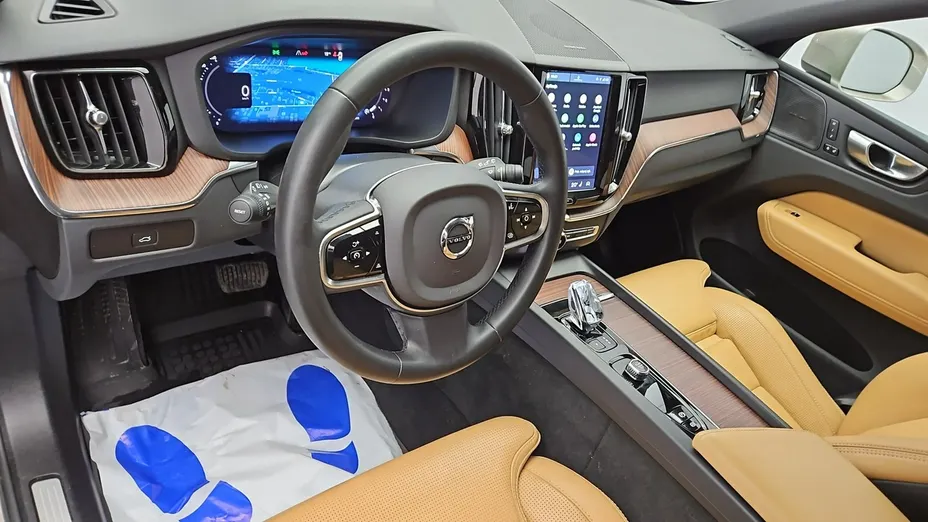 VOLVO XC60 -