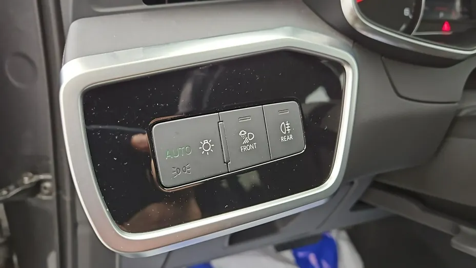 AUDI A6 -