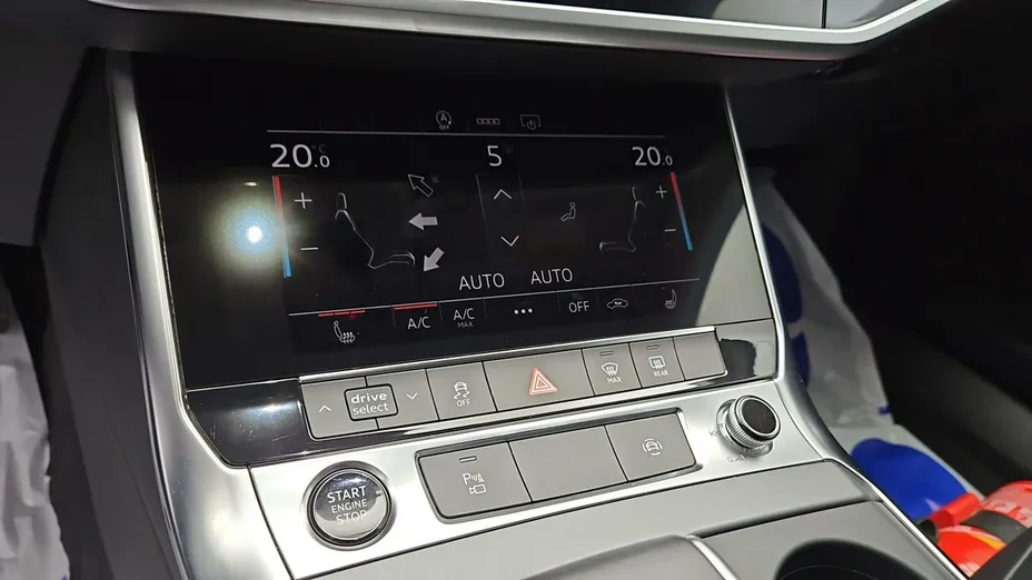 AUDI A6 -