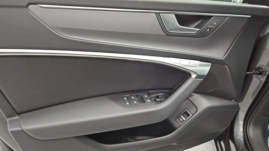 AUDI A6 -