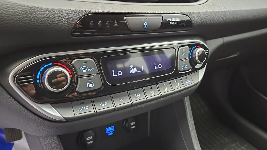 HYUNDAI i30 -