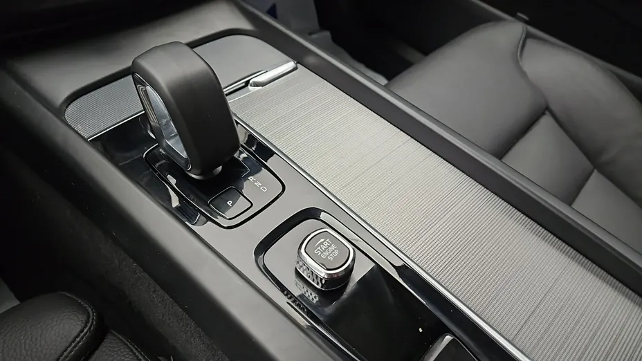 VOLVO XC60 -
