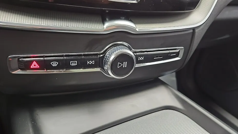 VOLVO XC60 -
