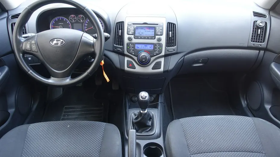 HYUNDAI i30 -