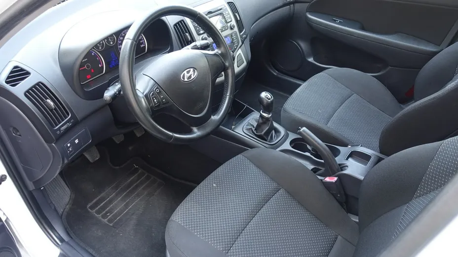 HYUNDAI i30 -