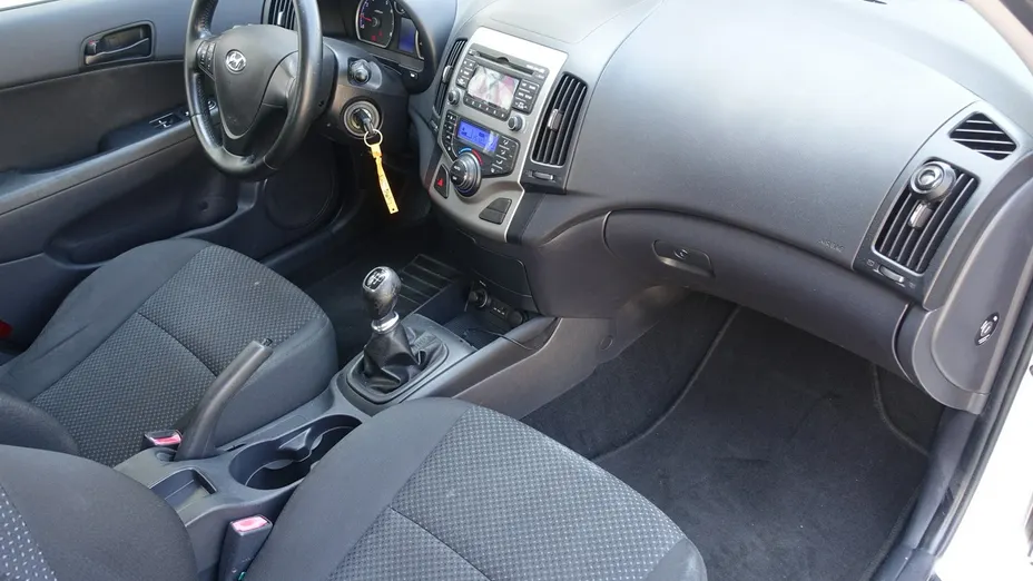 HYUNDAI i30 -