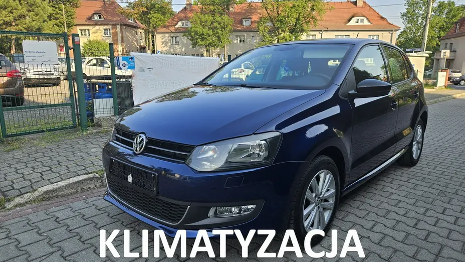 VOLKSWAGEN Polo -
